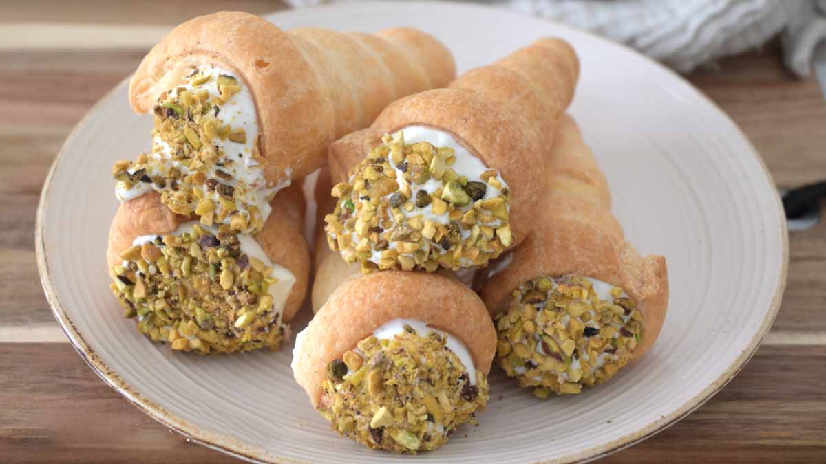 cornets de pâte feuilletée aux pistaches salées