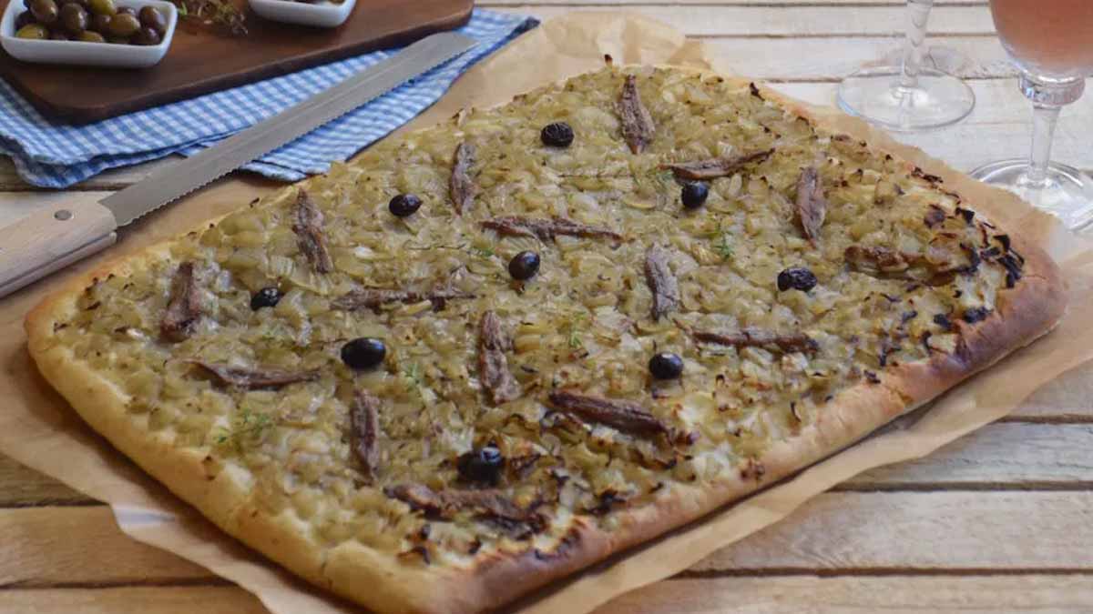 Une pissaladière revisitée savoureuse, parfaite même pour les personnes au régime et adaptée à tous les goûts