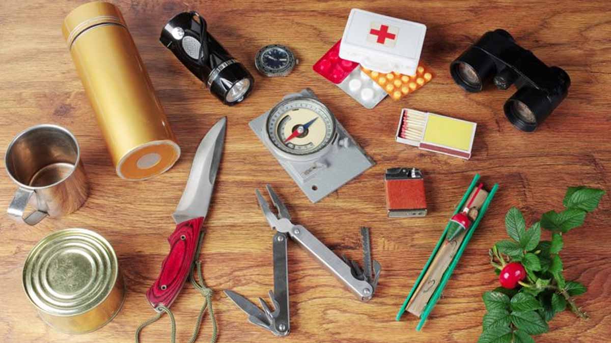 Quels articles doit-on inclure dans son kit de survie pour un voyage en voiture ?