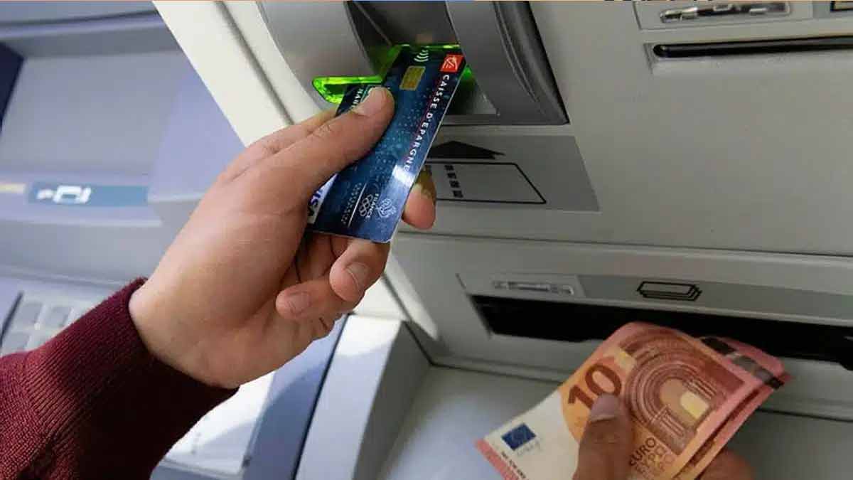 Arnaque aux distributeurs de billets, attention à cet autocollant, les points à savoir pour ne pas tomber dans le piège