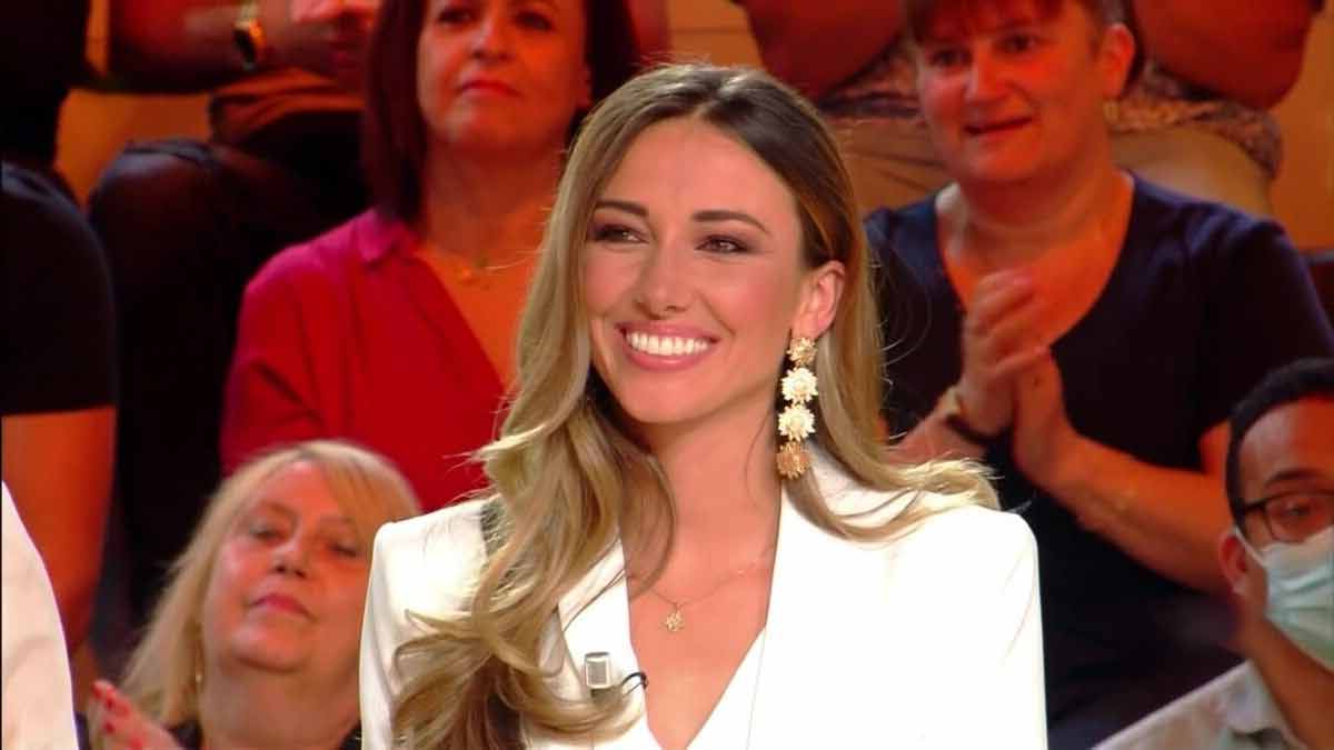 Le remplaçant de Delphine Wespiser dans l’émission « Touche Pas à Mon Poste » ou TPMP