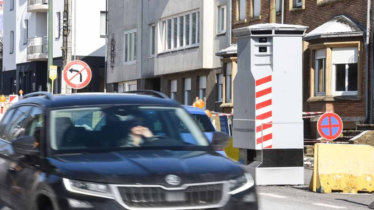 Astuces imparables pour reconnaitre les voitures radars privées sur les routes