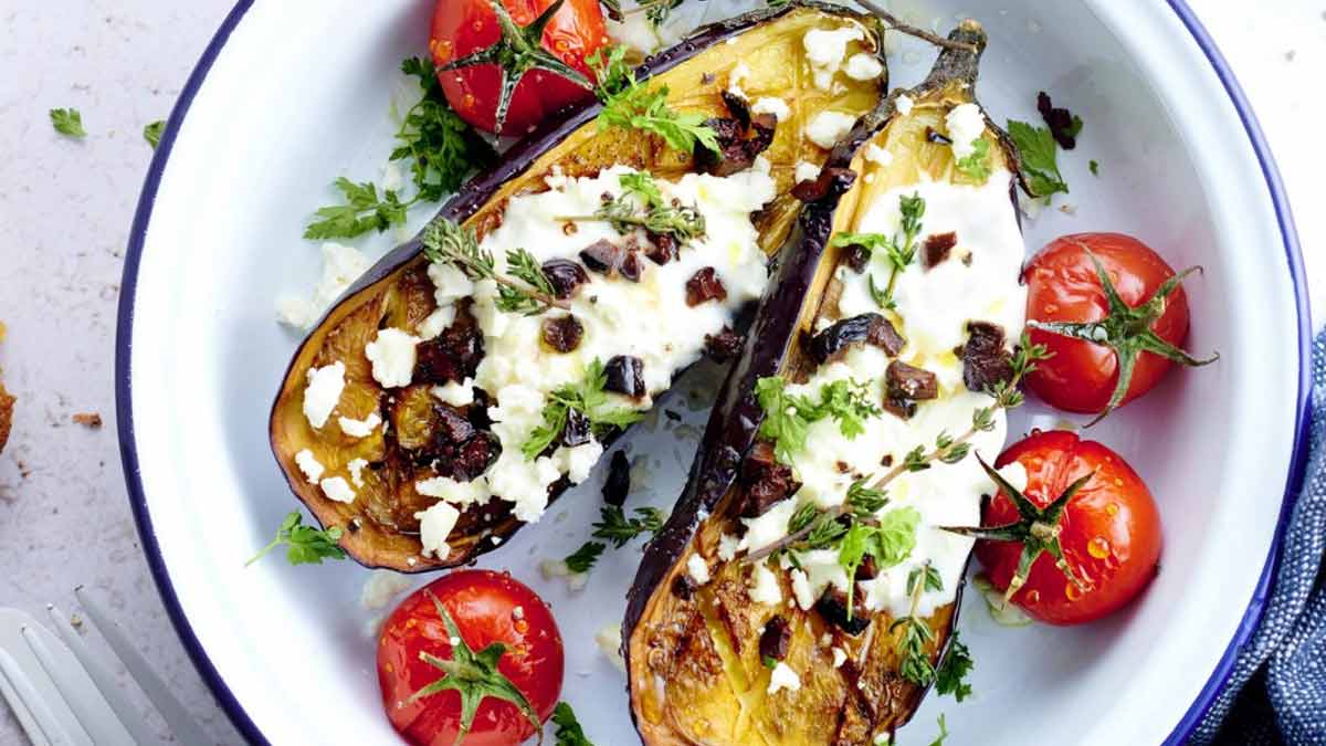 aubergines-roties-aux-olives-yaourt-grec-et-feta-voici-le-secret-pour-reussir-la-recette-haut-la-main