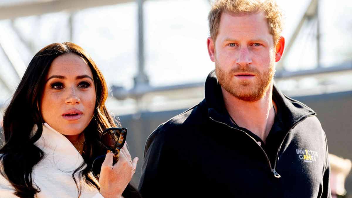 prince-harry-et-meghan-markle-tout-souriant-pour-leur-premiere-apparition-apres-leur-expulsion