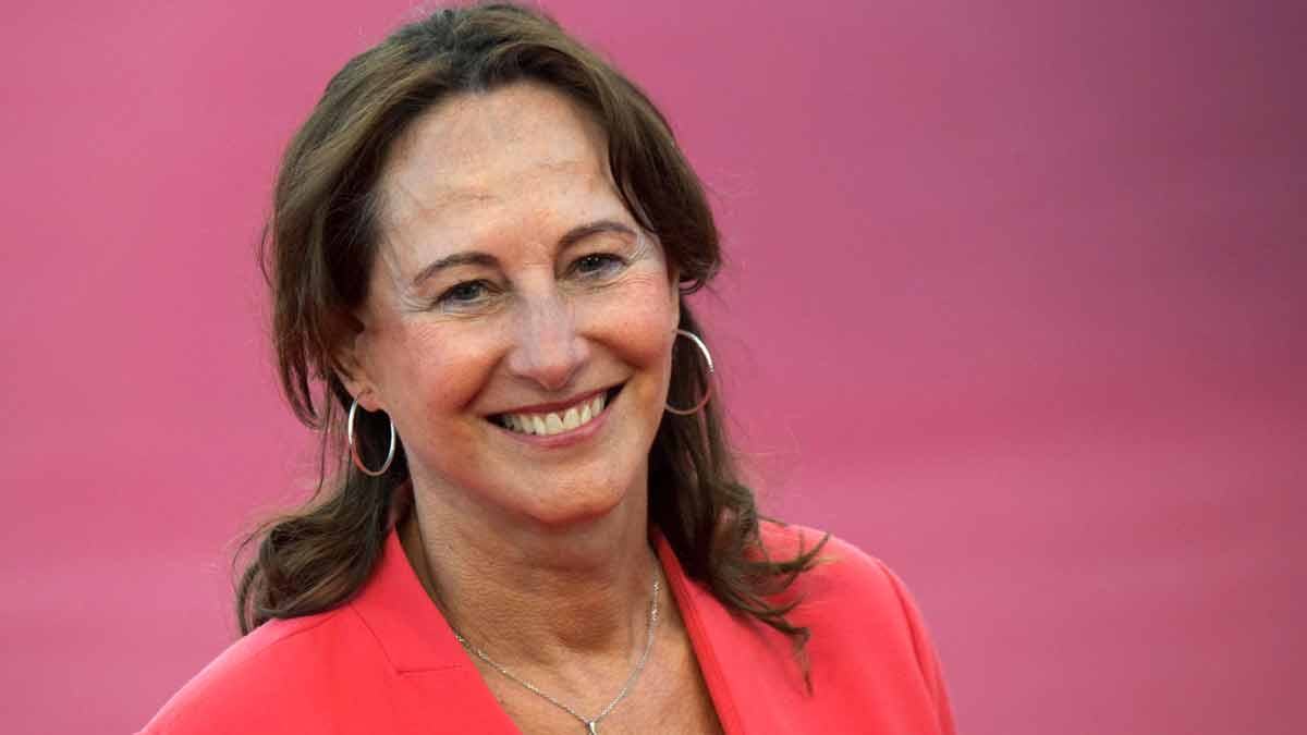 touche-pas-a-mon-poste-explication-sur-la-fonction-particuliere-de-segolene-royal-dans-lemission-de-c8