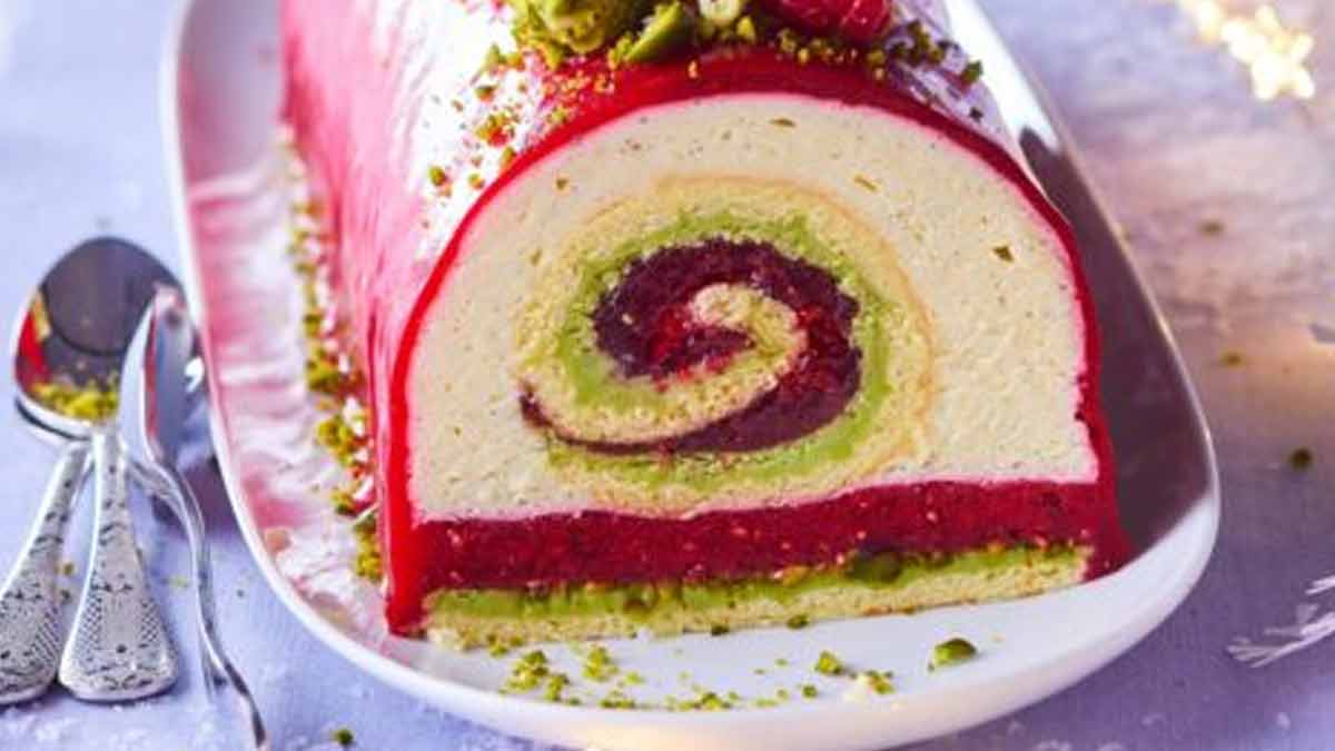 buche-aux-framboises-et-pistaches-un-dessert-gourmand-pour-des-fetes-exceptionnelles