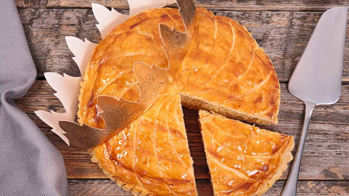 delicieuse-galette-des-rois-a-la-frangipane-pour-celebrer-lepiphanie-simple-mais-savoureuse