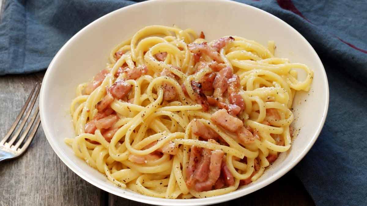 savoureux-spaghettis-a-la-carbonara-au-muscade-rapides-et-inratables