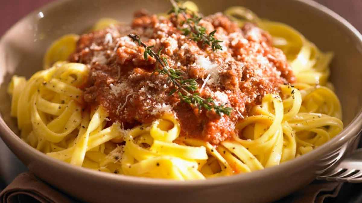 spaghettis-a-la-bolognaise-revisites-la-recette-qui-fera-le-plaisir-de-votre-famille