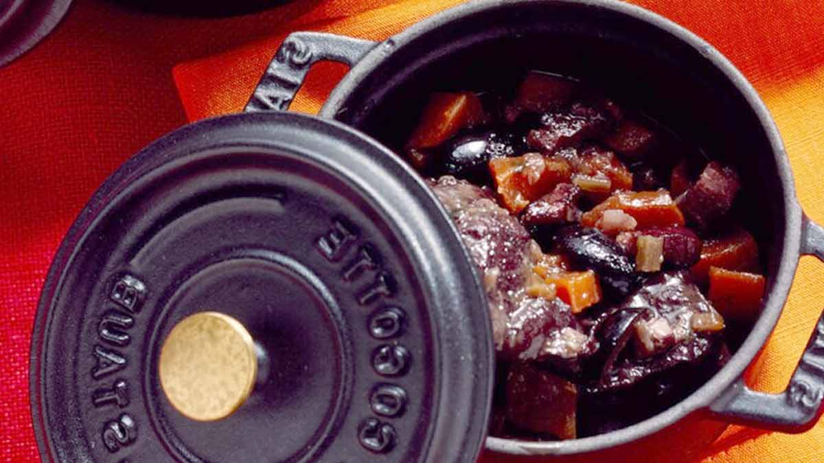 estouffade-de-boeuf-aux-olives-un-festin-mediterraneen-aux-saveurs-intenses