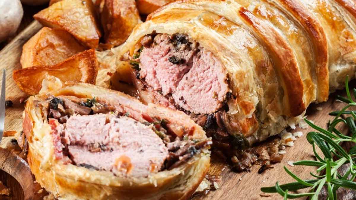 filet-mignon-en-croute-aux-champignons-sauvages-une-elegante-symphonie-de-saveurs-forestieres