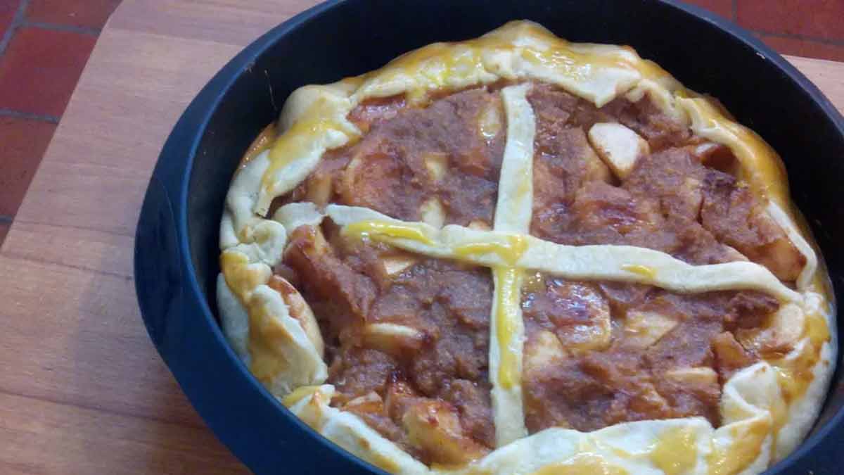 tarte-sablee-aux-pommes-et-pain-depices-un-vrai-regal-pour-des-moments-chaleureux