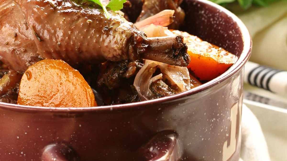 coq-au-vin-maison-un-plat-succulent-a-partager-en-famille