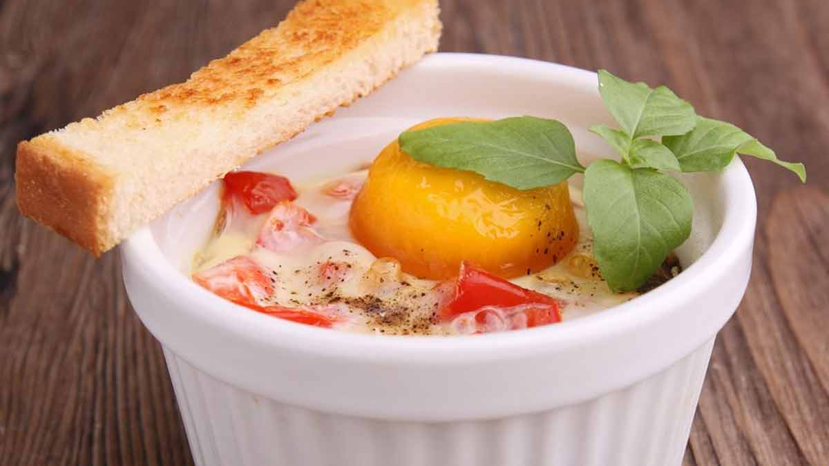 oeufs-en-cocotte-aux-tomates-extra-simple-a-faire