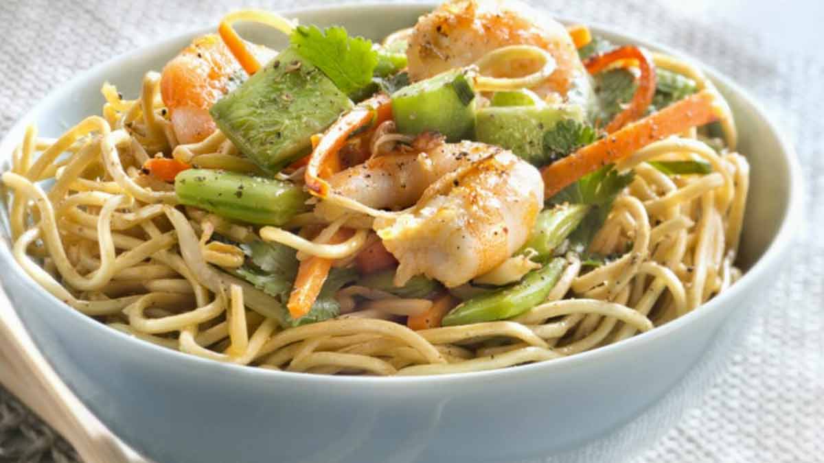 saute-de-nouilles-chinoises-fusion-de-textures-moelleuses-et-saveurs-relevees