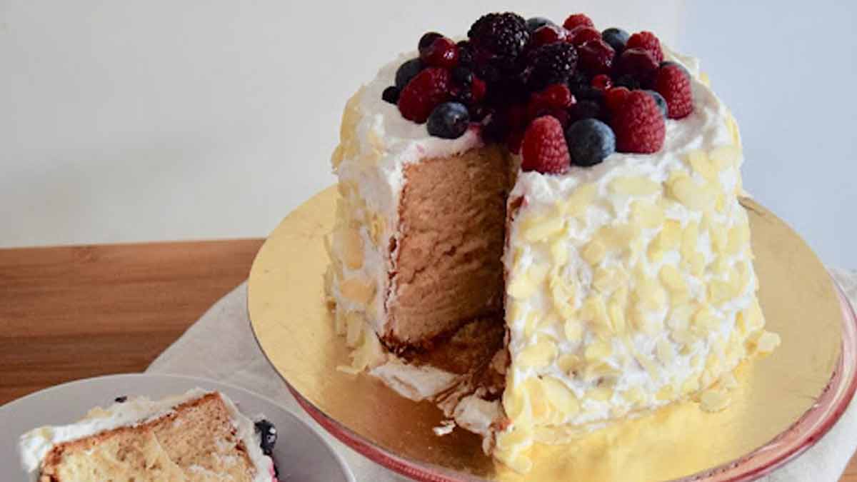 angel-food-cake-aux-fruits-rouges-legerete-et-fraicheur-en-bouche