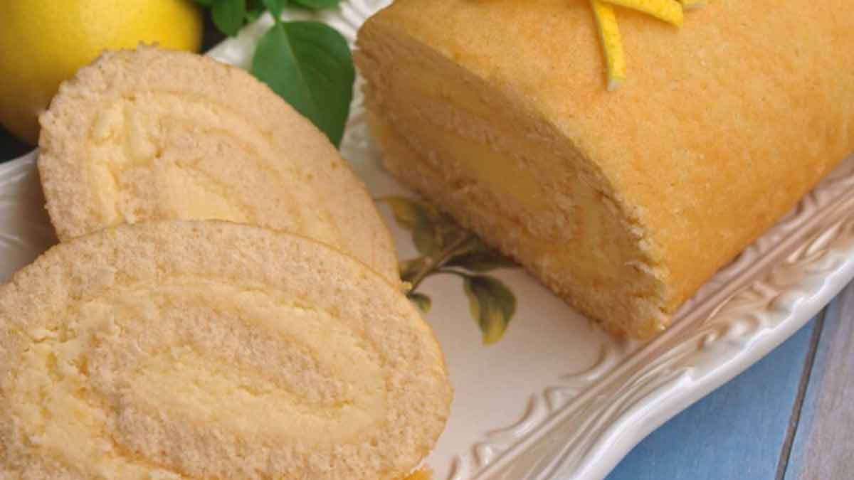 gateau-roule-au-lemon-curd-fraicheur-et-saveurs-acidulees-en-rouleau