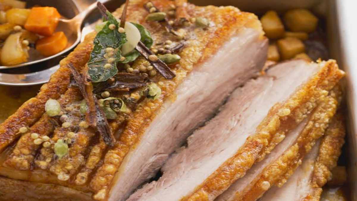 poitrine-croustillante-de-porc-aux-epices-un-delicieux-plat-dore-et-savoureux