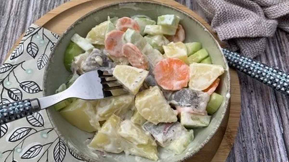 salade-chaud-fraiche-concombre-hareng-pommes-de-terre-fraiche-et-savoureuse