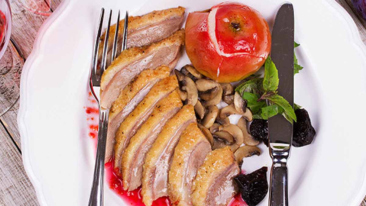 saucisse-de-magret-foie-gras-cepes-une-symphonie-de-saveurs-raffinees