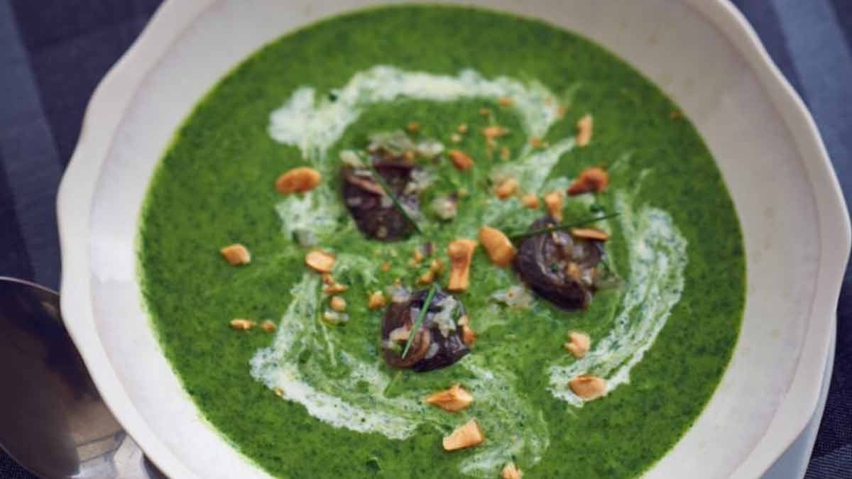 veloute-de-cresson-aux-escargots-et-noisettes-une-fusion-exquise-de-saveur-et-de-texture